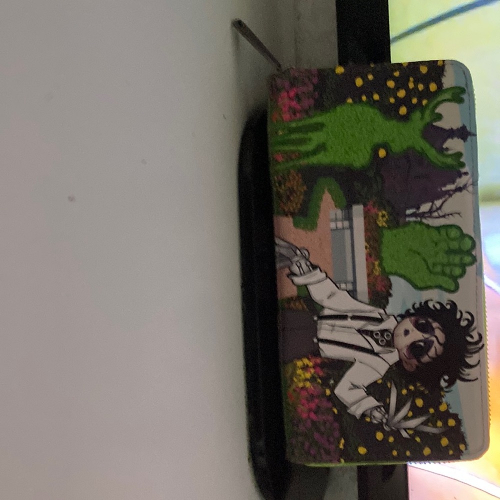Lounge fly Edward Scissorhand zip around wallet. Never used.
